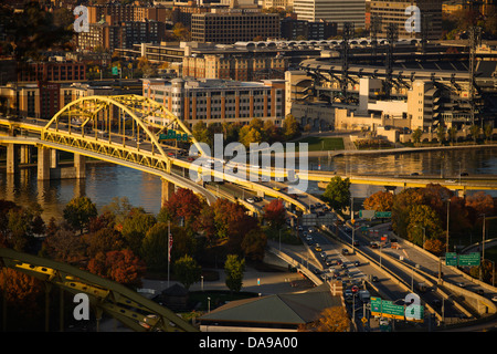 Le FORT DUQUESNE BRIDGE RIVIÈRE ALLEGHENY CENTRE-VILLE DE PITTSBURGH USA PENNSLVANIA Banque D'Images