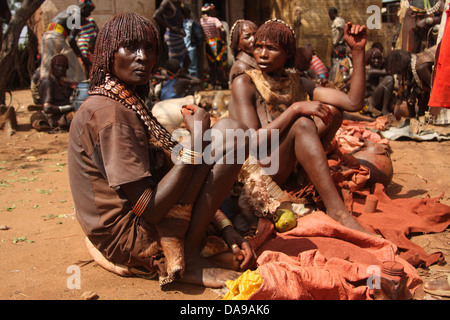 L'Éthiopie, l'Afrique du Sud, Éthiopie, Turmi, jeune, fille, tribu, groupe minoritaire, la minorité, l'ethnologie, ethnologiques, ethniques, autochtones, Ha Banque D'Images