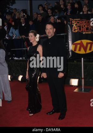 TOM HANKS avec Rita Wilson.Le 7e acteur écran Guild Awards au culte Aud. à Los Angeles 2001.k21261psk.(Image Crédit : © Paul/Schmulbach ZUMAPRESS.com)/Photos Globe Banque D'Images