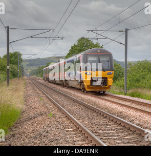 Une classe Siemens 333 destination passant Steeton Bradford Banque D'Images