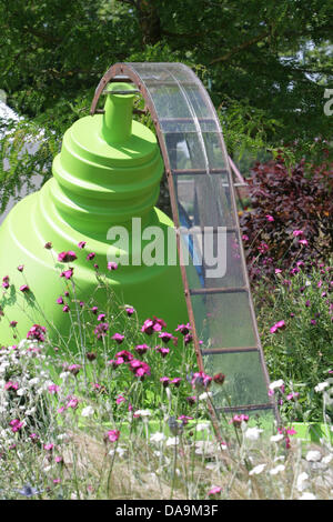 Londres, Royaume-Uni. 8 juillet, 2013. Le Jardin d'Ecover, parrainé par Ecover, médaille d'or, Meilleur Show Jardin. Conçu par Matthew Childs construit par NealeRichards Ltd. RHS Hampton Court Palace Flower Show. Credit : martyn wheatley/Alamy Live News Banque D'Images