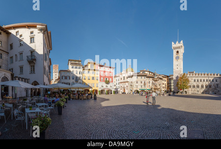 L'Italie, l'Europe, trente, Trento, Piazza del Duomo, ville, village, l'automne, les gens, les lieux Banque D'Images