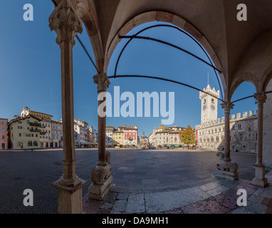 L'Italie, l'Europe, trente, Trento, Piazza del Duomo, ville, village, automne, place Banque D'Images