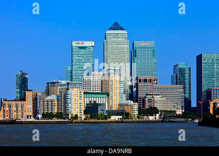 Le quartier financier de Canary Wharf, vue sur la Tamise, Londres, Angleterre Banque D'Images