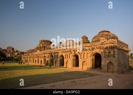 L'Inde, l'Inde, Asie, Karnataka, Hampi, ruines, Vijayanagar, 15e siècle, Patrimoine Mondial, Domaine Royal, l'éléphant d'équitation, Lotu Banque D'Images