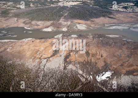 Vue aérienne de la vallée de la rivière Slims, dans le parc national Kluane, au Yukon, Canada. Banque D'Images