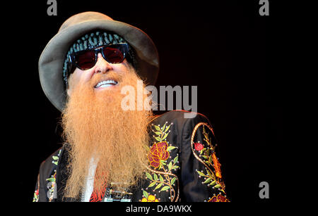 Pardubice, République tchèque. 8 juillet, 2013. Billy Gibbons du groupe de hard rock américain ZZ Top exécute pendant leur tournée d'été/automne concert à Pardubice, République tchèque, le lundi 8 juillet 2013. Photo : CTK Josef Vostarek/Photo/Alamy Live News Banque D'Images