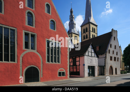 Ballhaus, Zeughaus und Evangelische Kirche Sankt Nikolai à Lemgo, Weserbergland, Nordrhein-Westfalen Banque D'Images