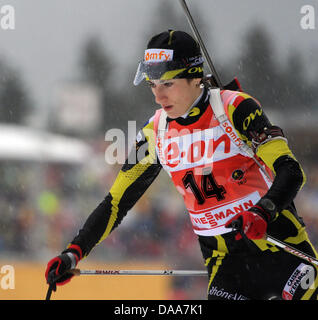 La biathlète française Marie Laure Brunet est photographié à la piste de ski de fond au cours de la 15km women's Coupe du monde à Ruhpolding (Allemagne), 13 janvier 2011. Photo : Marc Mueller Banque D'Images