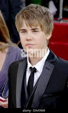 Le chanteur canadien Justin Bieber arrive à la 68e Golden Globe Awards présenté par la Hollywood Foreign Press Association à l'hôtel Beverly Hilton à Beverly Hills, Los Angeles, USA, 16 janvier 2011. Photo : Louis Garcia Banque D'Images