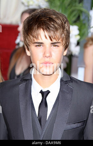 Le chanteur canadien Justin Bieber arrive à la 68e Golden Globe Awards présenté par la Hollywood Foreign Press Association à l'hôtel Beverly Hilton à Beverly Hills, Los Angeles, USA, 16 janvier 2011. Photo : Louis Garcia Banque D'Images