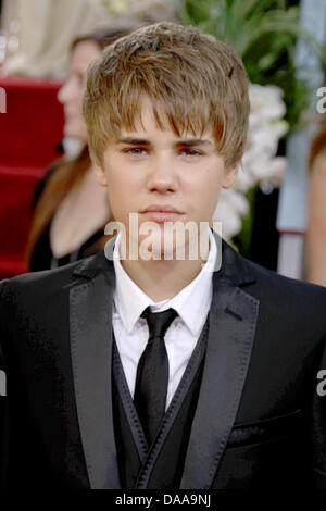 Le chanteur canadien Justin Bieber arrive à la 68e Golden Globe Awards présenté par la Hollywood Foreign Press Association à l'hôtel Beverly Hilton à Beverly Hills, Los Angeles, USA, 16 janvier 2011. Photo : Louis Garcia Banque D'Images