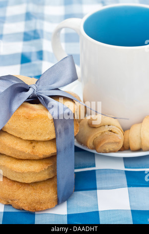 Croissant et composition petit-déjeuner beignet Banque D'Images