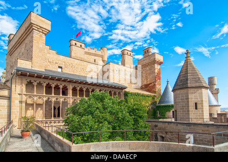 Olite château avec un ciel de nuages en Navarre, Espagne Banque D'Images