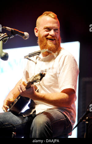 Pardubice, République tchèque. 8 juillet, 2013. Le Ben Miller Band effectuer en tant que client de ZZ Top's Summer/Fall Tour concert à Pardubice, République tchèque, le lundi 8 juillet 2013. Sur la photo Ben frontman Miller. Photo : CTK Josef Vostarek/Photo/Alamy Live News Banque D'Images