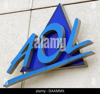 (Dossier) - Un fichier dpa photo datée du 10 février 2003 présente le logo de géant de l'internet AOL à Munich, Allemagne. AOL a payé 315 millions de dollars pour le site américain Huffington Post. Photo : Maurizio Gambarini Banque D'Images