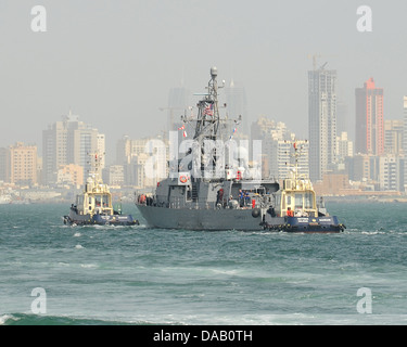 Le navire de patrouille côtière USS Tempest (PC 2) les transits de Khalifa Bin Salman Port à Mina Salman Pier. L'arrivée d'une tempête, d'U Banque D'Images