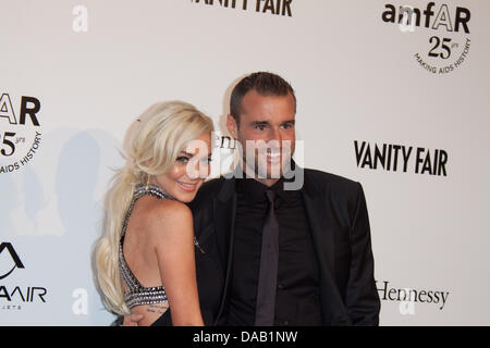 L'actrice Lindsay Lohan et designer allemand Philipp Plein de participer au Gala amfAR 2011 Milano, vente aux enchères et le dîner à la Permanente à Milan, Italie, le 23 septembre, 2011. Photo : Hubert Boesl Banque D'Images