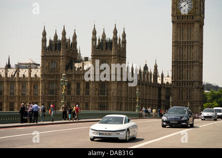 VW XL1 extended range 280 mpg Eco conduite sur Westminster promise à l'essai pilote VIP par Nick Mason de Pink Floyd Banque D'Images