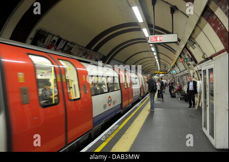 La station de métro Leicester Square est vu à Londres, Grande-Bretagne, 13 septembre 2011. Photo : Federico Gambarini Banque D'Images