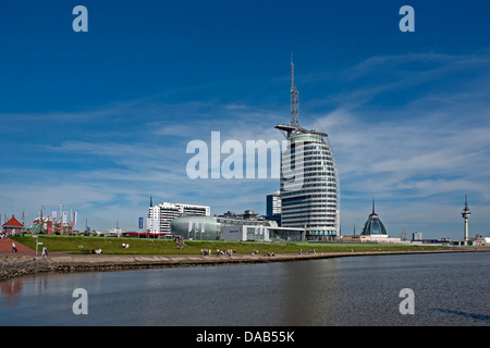 L'Europe, l'Allemagne, Brême, Bremerhaven, Seebäderkaje, Weser, New Harbour, port, centre de conférence, l'Atlantic Hotel Sail city, télévision à Banque D'Images