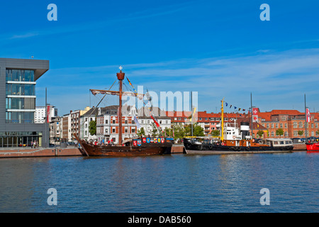 L'Europe, l'Allemagne, Brême, Bremerhaven, Lohmannstrasse, New Harbour, Port, tracteur, Banque D'Images