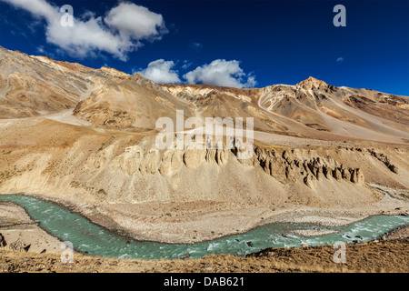 Paysage de l'Himalaya dans les Himalaya, le long de la route Manali-Leh. L'Himachal Pradesh, Inde Banque D'Images