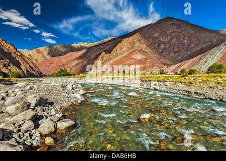 Paysage de l'Himalaya dans les Himalaya, le long de la route Manali-Leh. L'Himachal Pradesh, Inde Banque D'Images