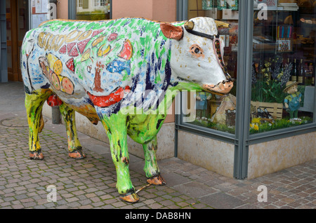 Taille de la vie d'un modèle peint à l'extérieur d'une vache de boucherie Banque D'Images