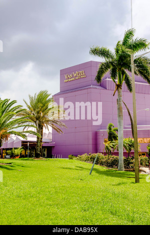 Le purple Van Wezel Theatre à Sarasota en Floride Banque D'Images