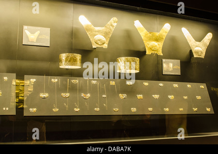 Artefacts d'or en Cao Museum de l'El Brujo complexe archéologique près de Trujillo, Pérou. Banque D'Images