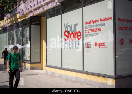 L'espace de détail disponible dans le quartier de Chelsea à New York vu le samedi 6 juillet 2013. (© Richard B. Levine) Banque D'Images