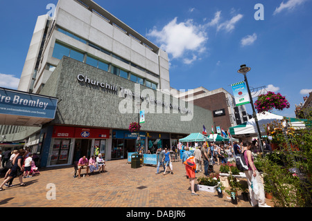 Churchill Theatre et marché de l'Affrètement Bromley le long de la rue principale Banque D'Images