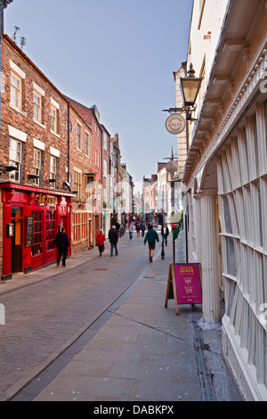 Une longue rue Sellier dans la ville historique de Durham, County Durham, Angleterre, Royaume-Uni, Europe Banque D'Images