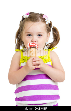 Happy kid girl eating ice cream en studio isolated Banque D'Images