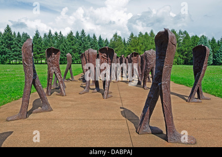 Les statues non identifiés par Magdalena Abakanowicz, Poznan, Pologne, Europe Banque D'Images