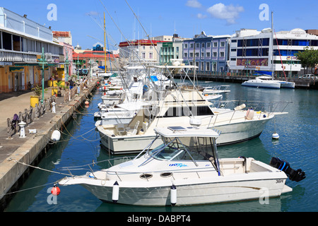 Bateaux dans le carénage, Bridgetown, Barbade, Antilles, Caraïbes, Amérique Centrale Banque D'Images