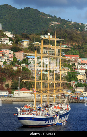 Star Clipper dans la baie Saint-Georges, Grenade, Îles du Vent, Antilles, Caraïbes, Amérique Centrale Banque D'Images