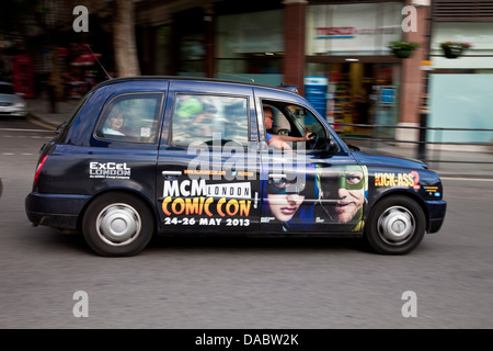 London Taxi noir traditionnel, Charing Cross, Londres, Angleterre Banque D'Images