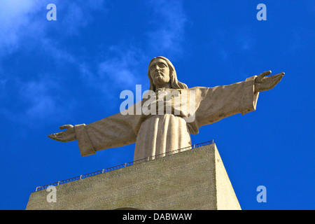 La Statue du Christ, Cristo Rei, Lisbonne, Portugal, au sud ouest de l'Europe Banque D'Images