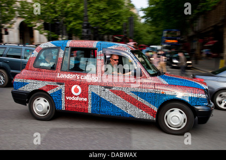 Taxi londonien traditionnel, Charing Cross, Londres, Angleterre Banque D'Images