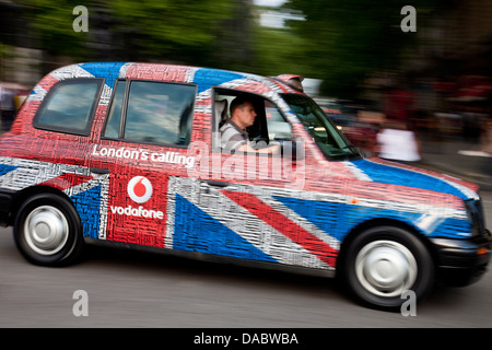 Taxi londonien traditionnel, Charing Cross, Londres, Angleterre Banque D'Images