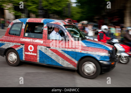 Taxi londonien traditionnel, Charing Cross, Londres, Angleterre Banque D'Images