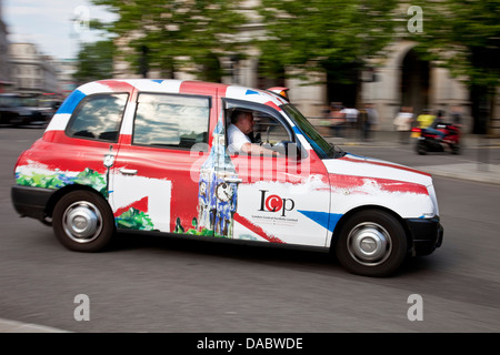 Taxi londonien traditionnel, Charing Cross, Londres, Angleterre Banque D'Images