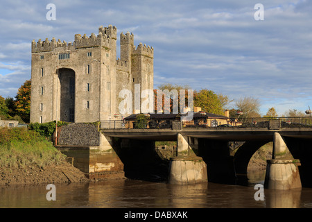 Le château de Bunratty, comté de Clare, Munster, République d'Irlande, Europe Banque D'Images