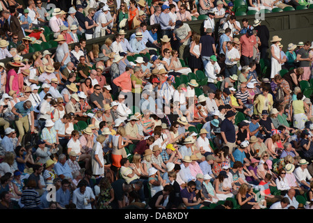 Les spectateurs du Court Central de Wimbledon Banque D'Images