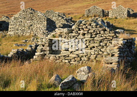Village abandonné sur l'île d'Achill, Comté de Mayo, Connaught (Connacht), République d'Irlande, Europe Banque D'Images