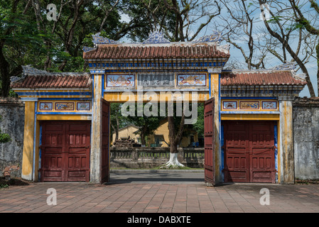 Porte ouvragée, ville impériale de Hue, Vietnam Banque D'Images