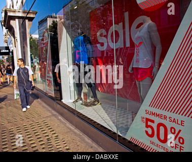 Affichage fenêtre sur Oxford Street, City of Westminster Banque D'Images