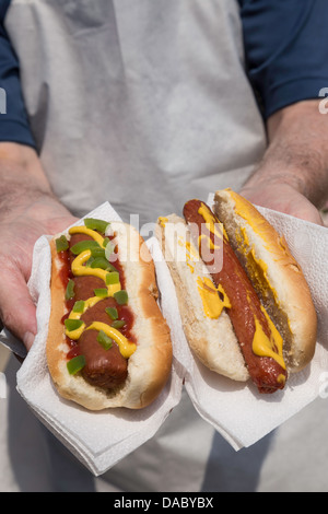 Close-up of hot dogs en petits pains et Forfaits Banque D'Images